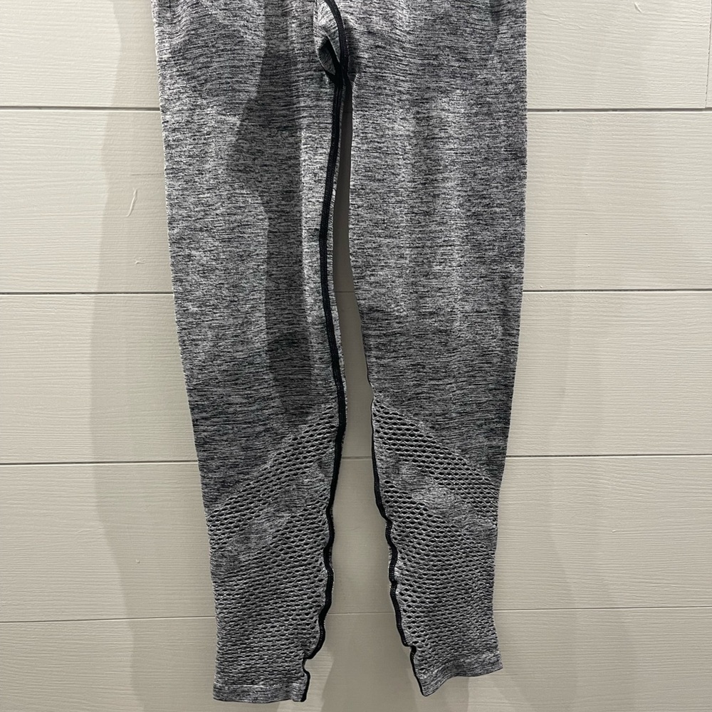 Victoria’s Secret Pink | Gray & Black Seamless Leggings Size Small - Picture 6 of 9